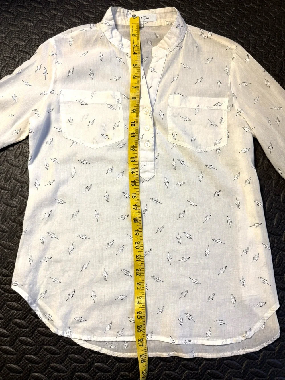 Eden & Olivia White Feather Print Cotton Blouse Size Small
